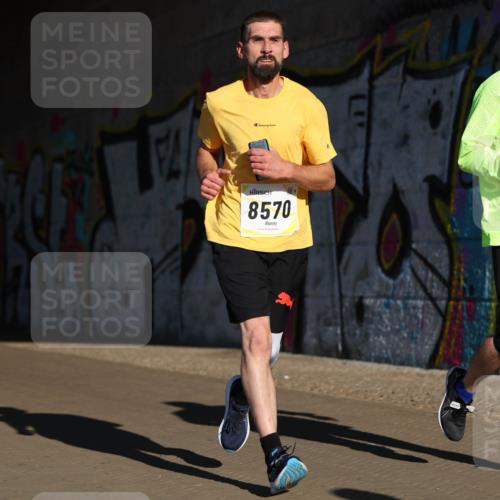 06.10.2024 - 19. swb-Marathon Bremen Michael Strokosch http://msf.ph/oto/7344856 06.10.2024 10:14:45 Laufen 8570, 7584 meine-sportfotos.de