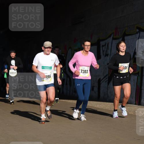 06.10.2024 - 19. swb-Marathon Bremen Michael Strokosch http://msf.ph/oto/7344866 06.10.2024 10:14:55 Laufen 9710, 8833, 195, 7303, 01 meine-sportfotos.de