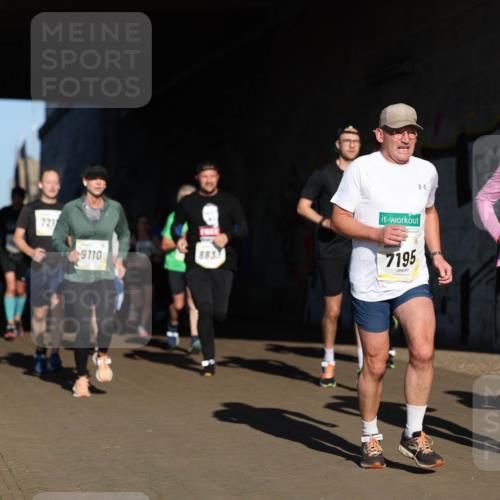 06.10.2024 - 19. swb-Marathon Bremen Michael Strokosch http://msf.ph/oto/7344873 06.10.2024 10:14:56 Laufen 721, 9110, 8833, 7195, 7303 meine-sportfotos.de