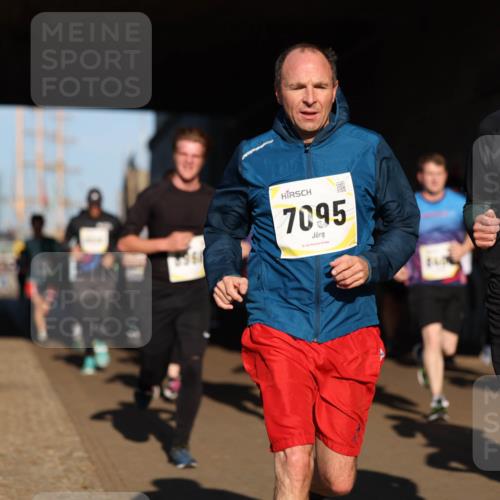 06.10.2024 - 19. swb-Marathon Bremen Michael Strokosch http://msf.ph/oto/7344897 06.10.2024 10:15:02 Laufen 7095, 7094 meine-sportfotos.de