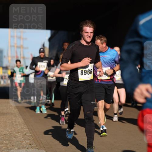 06.10.2024 - 19. swb-Marathon Bremen Michael Strokosch http://msf.ph/oto/7344899 06.10.2024 10:15:03 Laufen 8966, 13, 7095 meine-sportfotos.de