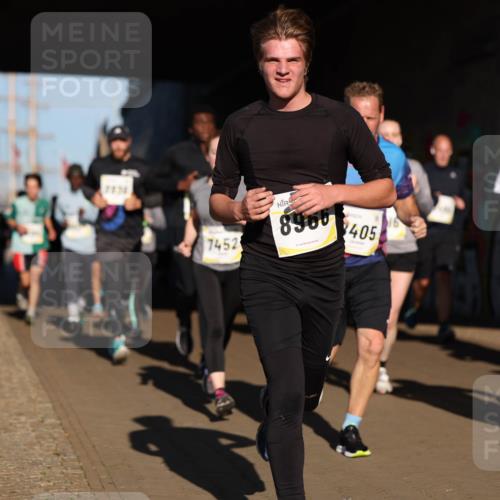 06.10.2024 - 19. swb-Marathon Bremen Michael Strokosch http://msf.ph/oto/7344901 06.10.2024 10:15:03 Laufen 7452, 8966, 405, 8 meine-sportfotos.de