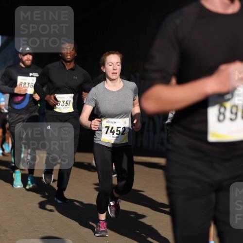 06.10.2024 - 19. swb-Marathon Bremen Michael Strokosch http://msf.ph/oto/7344903 06.10.2024 10:15:04 Laufen 8836, 8351, 7452, 896 meine-sportfotos.de