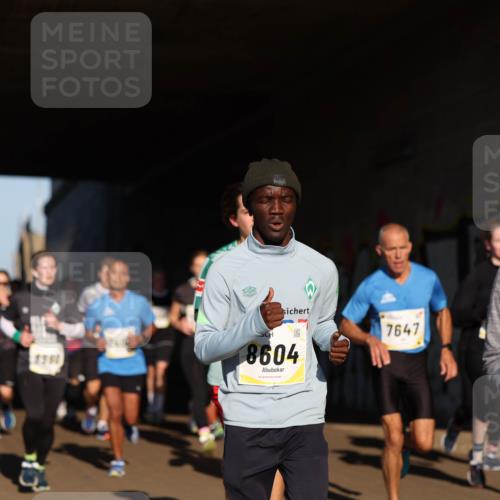 06.10.2024 - 19. swb-Marathon Bremen Michael Strokosch http://msf.ph/oto/7344910 06.10.2024 10:15:07 Laufen 1990, 8604, 7647, 7925 meine-sportfotos.de
