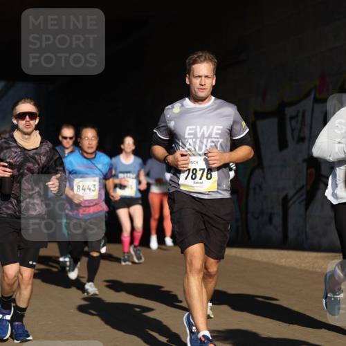 06.10.2024 - 19. swb-Marathon Bremen Michael Strokosch http://msf.ph/oto/7344926 06.10.2024 10:15:11 Laufen 8443, 7876, 7697 meine-sportfotos.de