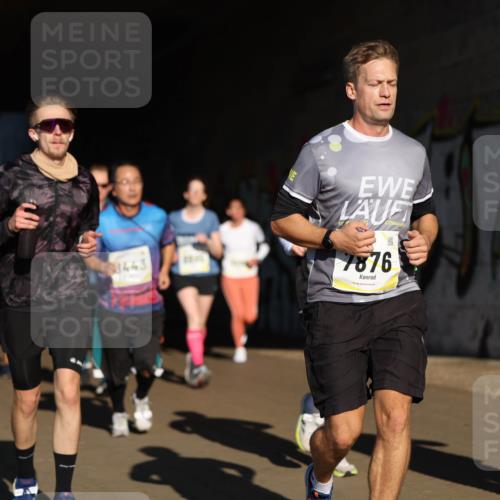 06.10.2024 - 19. swb-Marathon Bremen Michael Strokosch http://msf.ph/oto/7344929 06.10.2024 10:15:11 Laufen 8443, 7876, 76 meine-sportfotos.de
