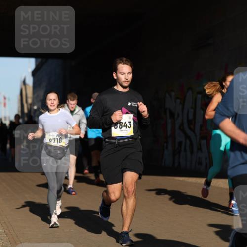 06.10.2024 - 19. swb-Marathon Bremen Michael Strokosch http://msf.ph/oto/7344941 06.10.2024 10:15:14 Laufen 9716, 8843, 21 meine-sportfotos.de