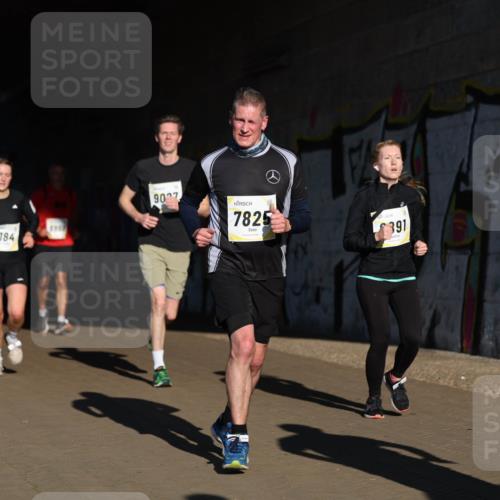 06.10.2024 - 19. swb-Marathon Bremen Michael Strokosch http://msf.ph/oto/7344955 06.10.2024 10:15:18 Laufen 7184, 9027, 7825, 391 meine-sportfotos.de
