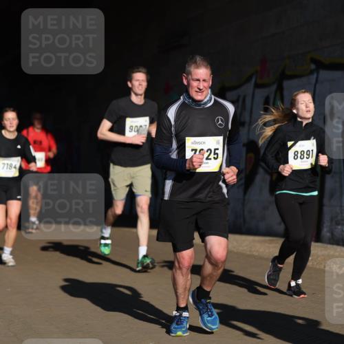 06.10.2024 - 19. swb-Marathon Bremen Michael Strokosch http://msf.ph/oto/7344956 06.10.2024 10:15:19 Laufen 7184, 907, 7325, 8891 meine-sportfotos.de