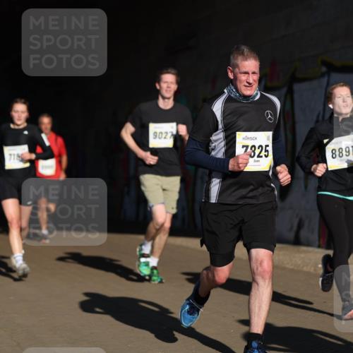 06.10.2024 - 19. swb-Marathon Bremen Michael Strokosch http://msf.ph/oto/7344958 06.10.2024 10:15:19 Laufen 718, 9027, 7825, 8891 meine-sportfotos.de