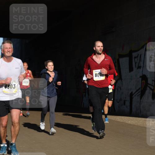 06.10.2024 - 19. swb-Marathon Bremen Michael Strokosch http://msf.ph/oto/7344979 06.10.2024 10:15:24 Laufen 8018, 8803, 9038, 800, 73 meine-sportfotos.de