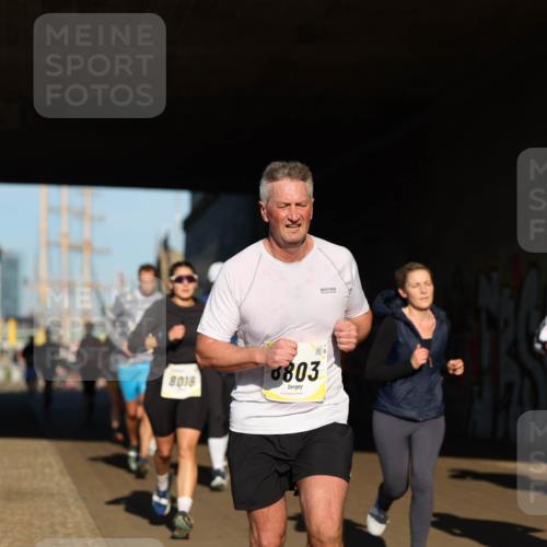 06.10.2024 - 19. swb-Marathon Bremen Michael Strokosch http://msf.ph/oto/7344981 06.10.2024 10:15:25 Laufen 8018, 0803, 8001 meine-sportfotos.de