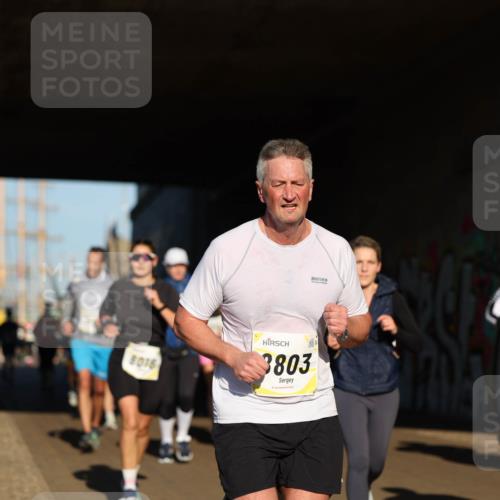 06.10.2024 - 19. swb-Marathon Bremen Michael Strokosch http://msf.ph/oto/7344983 06.10.2024 10:15:25 Laufen 8015, 3803, 80 meine-sportfotos.de