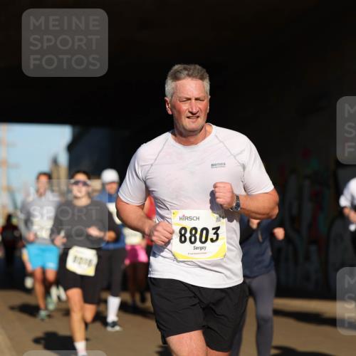 06.10.2024 - 19. swb-Marathon Bremen Michael Strokosch http://msf.ph/oto/7344985 06.10.2024 10:15:25 Laufen 8803 meine-sportfotos.de