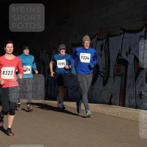 06.10.2024 - 19. swb-Marathon Bremen Michael Strokosch http://msf.ph/oto/7345013 06.10.2024 10:15:34 Laufen 8323, 76, 7290, 7334 meine-sportfotos.de