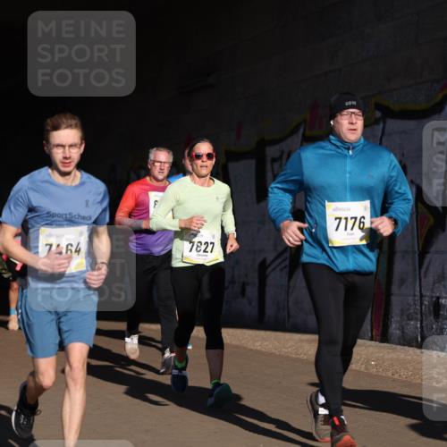 06.10.2024 - 19. swb-Marathon Bremen Michael Strokosch http://msf.ph/oto/7345022 06.10.2024 10:15:36 Laufen 8, 7464, 7827, 7176 meine-sportfotos.de