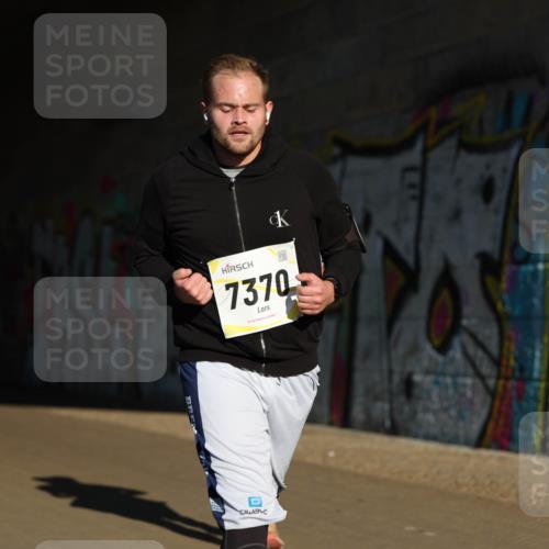 06.10.2024 - 19. swb-Marathon Bremen Michael Strokosch http://msf.ph/oto/7345037 06.10.2024 10:15:40 Laufen 7370, 240 meine-sportfotos.de