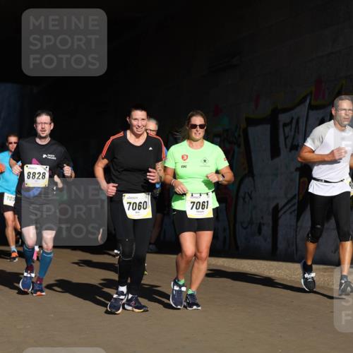 06.10.2024 - 19. swb-Marathon Bremen Michael Strokosch http://msf.ph/oto/7345042 06.10.2024 10:15:43 Laufen 7526, 709, 8828, 7060, 7061 meine-sportfotos.de