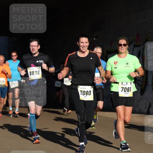 06.10.2024 - 19. swb-Marathon Bremen Michael Strokosch http://msf.ph/oto/7345046 06.10.2024 10:15:44 Laufen 7526, 7099, 8828, 7060, 3, 7061 meine-sportfotos.de