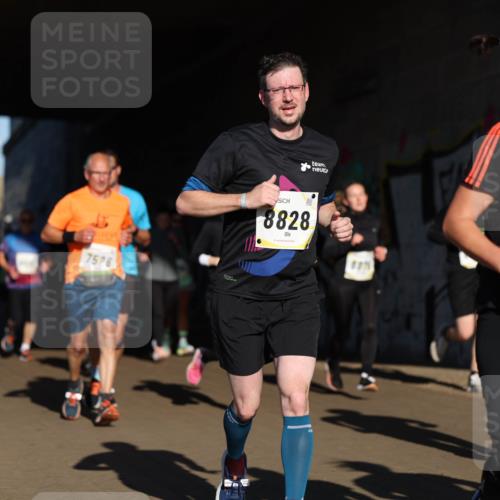 06.10.2024 - 19. swb-Marathon Bremen Michael Strokosch http://msf.ph/oto/7345052 06.10.2024 10:15:45 Laufen 7526, 8828, 7060 meine-sportfotos.de