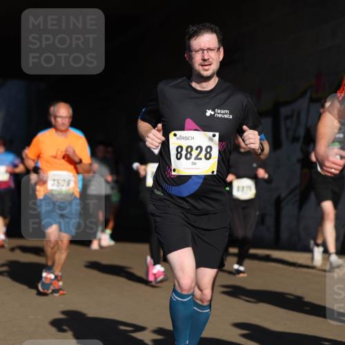 06.10.2024 - 19. swb-Marathon Bremen Michael Strokosch http://msf.ph/oto/7345054 06.10.2024 10:15:45 Laufen 7526, 8828, 1171, 706 meine-sportfotos.de
