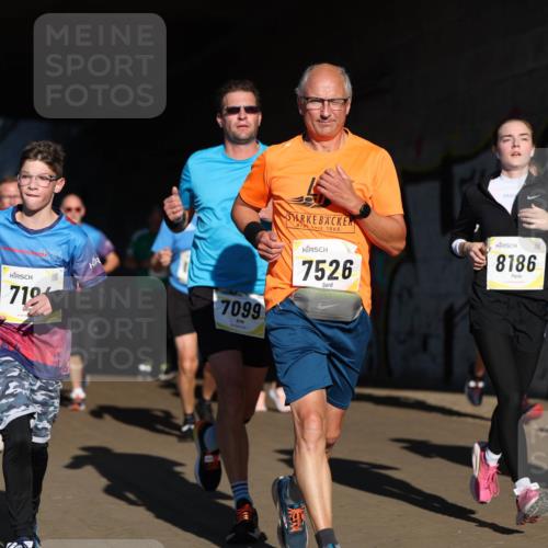 06.10.2024 - 19. swb-Marathon Bremen Michael Strokosch http://msf.ph/oto/7345059 06.10.2024 10:15:47 Laufen 710, 7099, 1868, 7526, 8186, 8875 meine-sportfotos.de