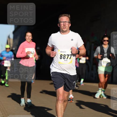 06.10.2024 - 19. swb-Marathon Bremen Michael Strokosch http://msf.ph/oto/7345069 06.10.2024 10:15:49 Laufen 8877, 778, 8536 meine-sportfotos.de