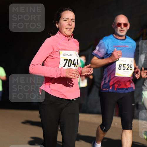 06.10.2024 - 19. swb-Marathon Bremen Michael Strokosch http://msf.ph/oto/7345078 06.10.2024 10:15:51 Laufen 7041, 8525, 7784 meine-sportfotos.de
