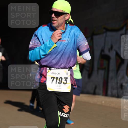 06.10.2024 - 19. swb-Marathon Bremen Michael Strokosch http://msf.ph/oto/7345088 06.10.2024 10:15:53 Laufen 20, 4, 7193 meine-sportfotos.de