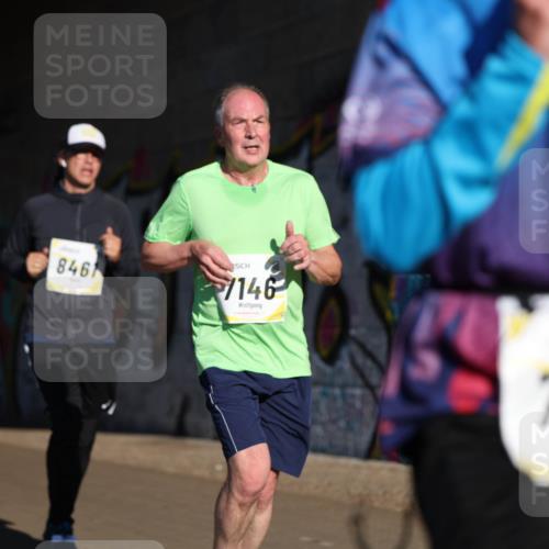 06.10.2024 - 19. swb-Marathon Bremen Michael Strokosch http://msf.ph/oto/7345090 06.10.2024 10:15:54 Laufen 846, 7146, 7193 meine-sportfotos.de
