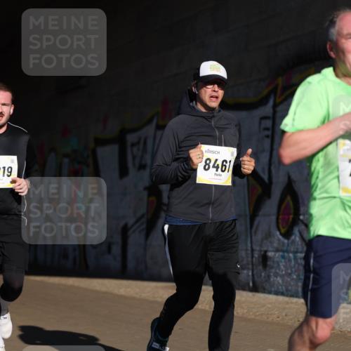 06.10.2024 - 19. swb-Marathon Bremen Michael Strokosch http://msf.ph/oto/7345092 06.10.2024 10:15:55 Laufen 8098, 8819, 8461, 7146 meine-sportfotos.de
