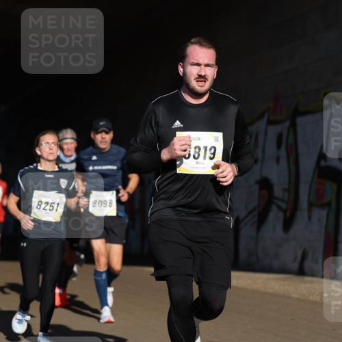 06.10.2024 - 19. swb-Marathon Bremen Michael Strokosch http://msf.ph/oto/7345095 06.10.2024 10:15:55 Laufen 8251, 9014, 8098, 819 meine-sportfotos.de