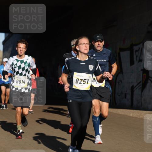 06.10.2024 - 19. swb-Marathon Bremen Michael Strokosch http://msf.ph/oto/7345098 06.10.2024 10:15:56 Laufen 9014, 8251, 80, 8 meine-sportfotos.de