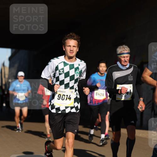 06.10.2024 - 19. swb-Marathon Bremen Michael Strokosch http://msf.ph/oto/7345101 06.10.2024 10:15:57 Laufen 9, 9014, 8428, 825 meine-sportfotos.de