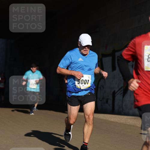 06.10.2024 - 19. swb-Marathon Bremen Michael Strokosch http://msf.ph/oto/7345111 06.10.2024 10:16:00 Laufen 8767, 9001, 88 meine-sportfotos.de