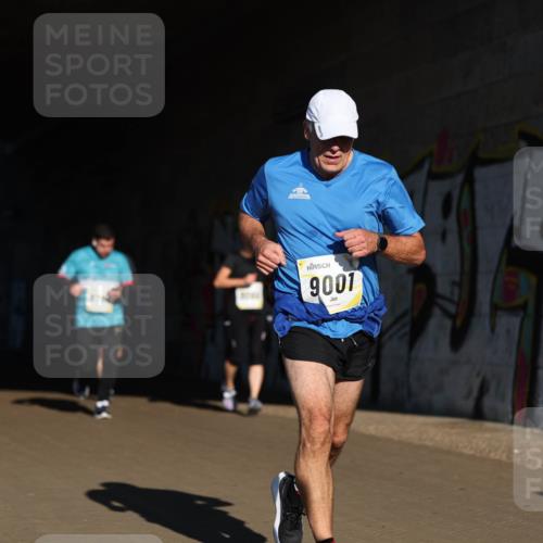 06.10.2024 - 19. swb-Marathon Bremen Michael Strokosch http://msf.ph/oto/7345113 06.10.2024 10:16:01 Laufen 9001 meine-sportfotos.de