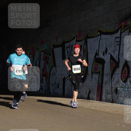 06.10.2024 - 19. swb-Marathon Bremen Michael Strokosch http://msf.ph/oto/7345119 06.10.2024 10:16:02 Laufen 8336, 8783, 9066 meine-sportfotos.de