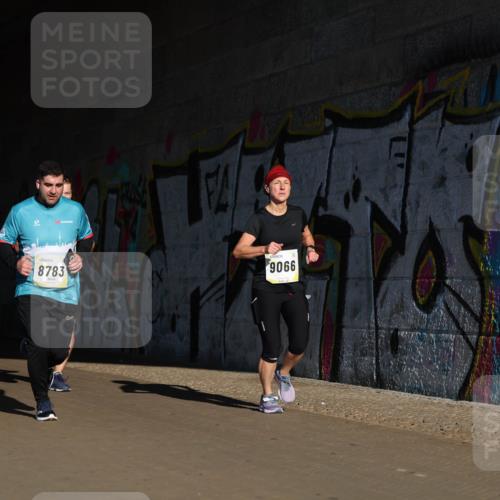 06.10.2024 - 19. swb-Marathon Bremen Michael Strokosch http://msf.ph/oto/7345121 06.10.2024 10:16:02 Laufen 8336, 8783, 9066 meine-sportfotos.de