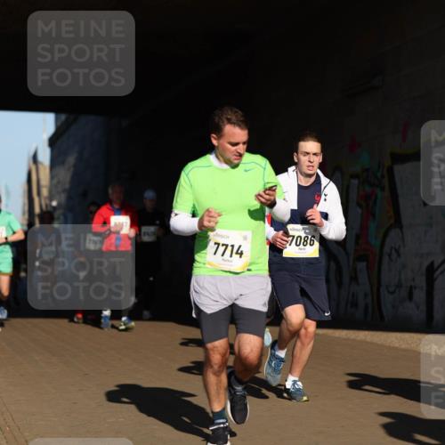 06.10.2024 - 19. swb-Marathon Bremen Michael Strokosch http://msf.ph/oto/7345132 06.10.2024 10:16:05 Laufen 7008, 7714, 7086 meine-sportfotos.de