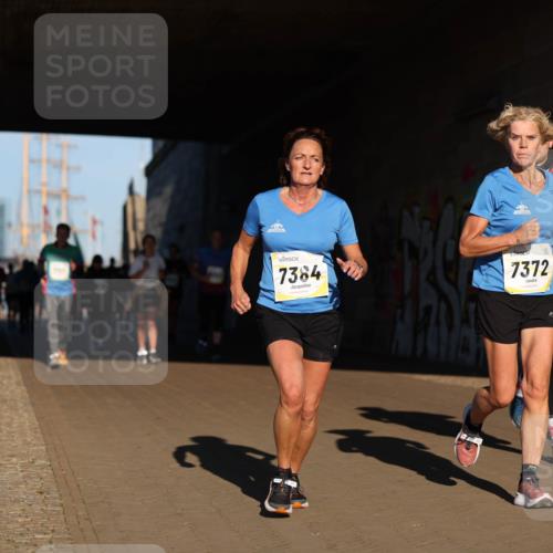 06.10.2024 - 19. swb-Marathon Bremen Michael Strokosch http://msf.ph/oto/7345156 06.10.2024 10:16:12 Laufen 7384, 7372 meine-sportfotos.de