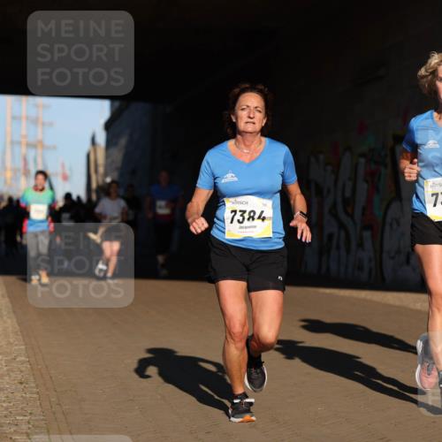 06.10.2024 - 19. swb-Marathon Bremen Michael Strokosch http://msf.ph/oto/7345158 06.10.2024 10:16:12 Laufen 7384, 7372 meine-sportfotos.de