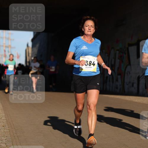 06.10.2024 - 19. swb-Marathon Bremen Michael Strokosch http://msf.ph/oto/7345160 06.10.2024 10:16:13 Laufen 384, 7372 meine-sportfotos.de