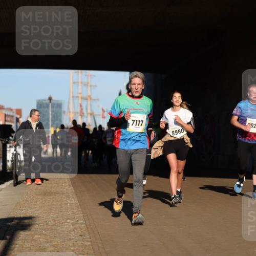 06.10.2024 - 19. swb-Marathon Bremen Michael Strokosch http://msf.ph/oto/7345168 06.10.2024 10:16:16 Laufen 7117, 8960, 023 meine-sportfotos.de