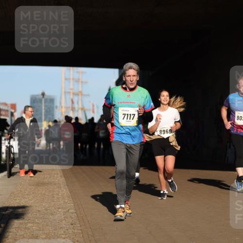 06.10.2024 - 19. swb-Marathon Bremen Michael Strokosch http://msf.ph/oto/7345170 06.10.2024 10:16:17 Laufen 9, 7117, 8960, 9023 meine-sportfotos.de