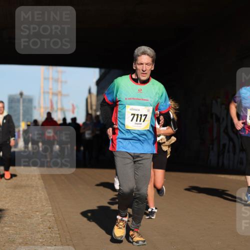 06.10.2024 - 19. swb-Marathon Bremen Michael Strokosch http://msf.ph/oto/7345176 06.10.2024 10:16:17 Laufen 16, 7117, 9023 meine-sportfotos.de
