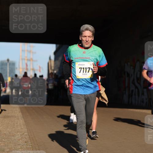 06.10.2024 - 19. swb-Marathon Bremen Michael Strokosch http://msf.ph/oto/7345178 06.10.2024 10:16:18 Laufen 16, 7117, 0023 meine-sportfotos.de