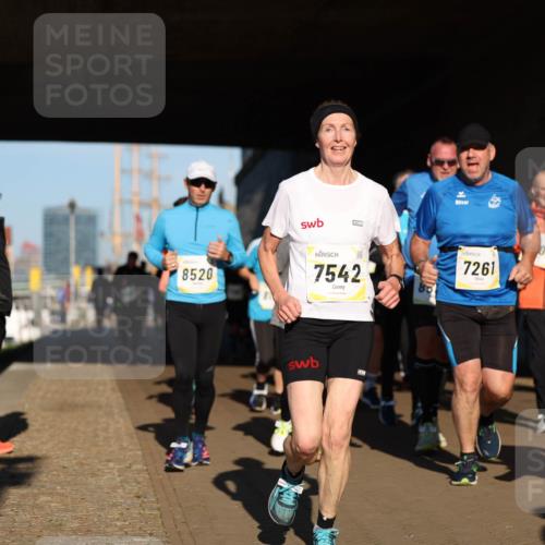 06.10.2024 - 19. swb-Marathon Bremen Michael Strokosch http://msf.ph/oto/7345208 06.10.2024 10:16:26 Laufen 8520, 7542, 7261, 02, 9 meine-sportfotos.de