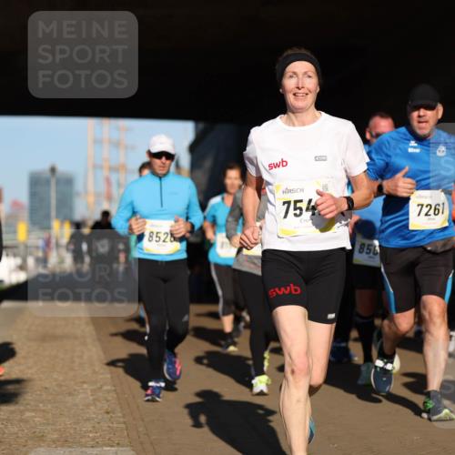 06.10.2024 - 19. swb-Marathon Bremen Michael Strokosch http://msf.ph/oto/7345210 06.10.2024 10:16:26 Laufen 8525, 754, 856, 7261 meine-sportfotos.de