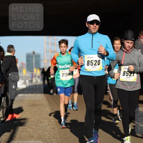 06.10.2024 - 19. swb-Marathon Bremen Michael Strokosch http://msf.ph/oto/7345216 06.10.2024 10:16:27 Laufen 8158, 8520, 8521 meine-sportfotos.de