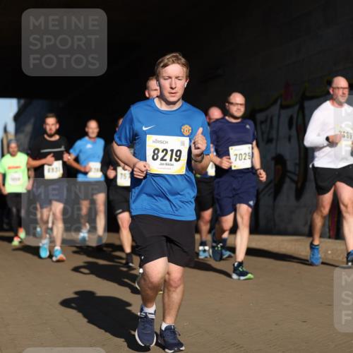 06.10.2024 - 19. swb-Marathon Bremen Michael Strokosch http://msf.ph/oto/7345344 06.10.2024 10:16:52 Laufen 8931, 8219, 7029, 7689 meine-sportfotos.de